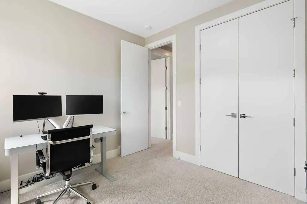 709 23 Avenue NW Calgary AB T2M 1T1