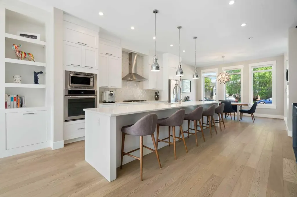 709 23 Avenue NW Calgary AB T2M 1T1