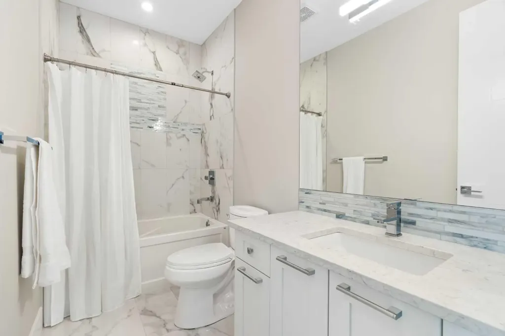 709 23 Avenue NW Calgary AB T2M 1T1