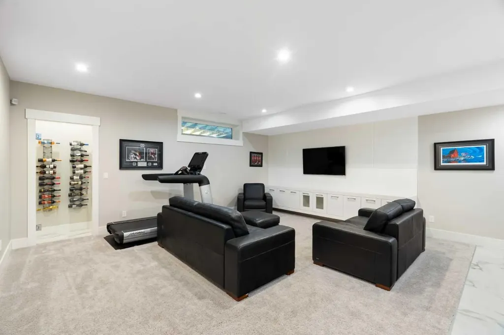 709 23 Avenue NW Calgary AB T2M 1T1