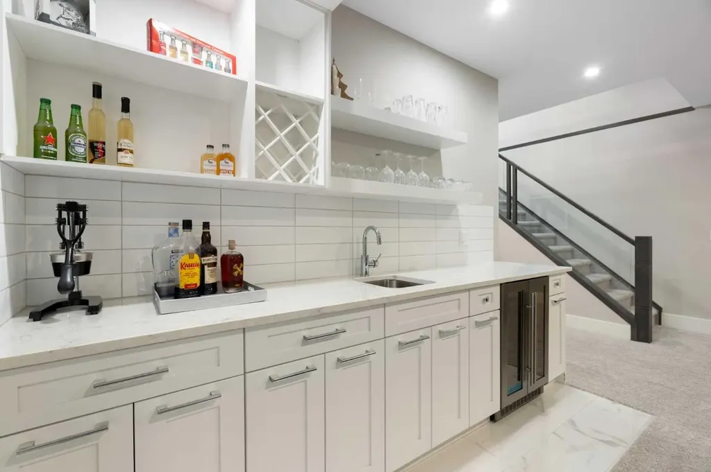 709 23 Avenue NW Calgary AB T2M 1T1