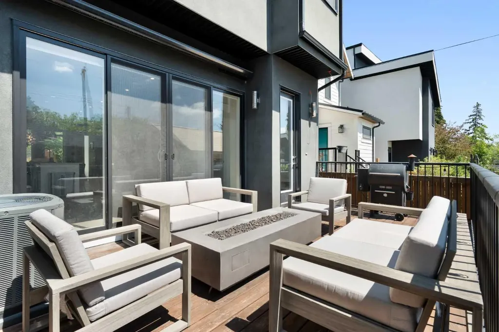 709 23 Avenue NW Calgary AB T2M 1T1