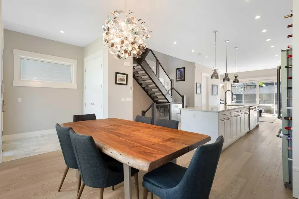 709 23 Avenue NW Calgary AB T2M 1T1