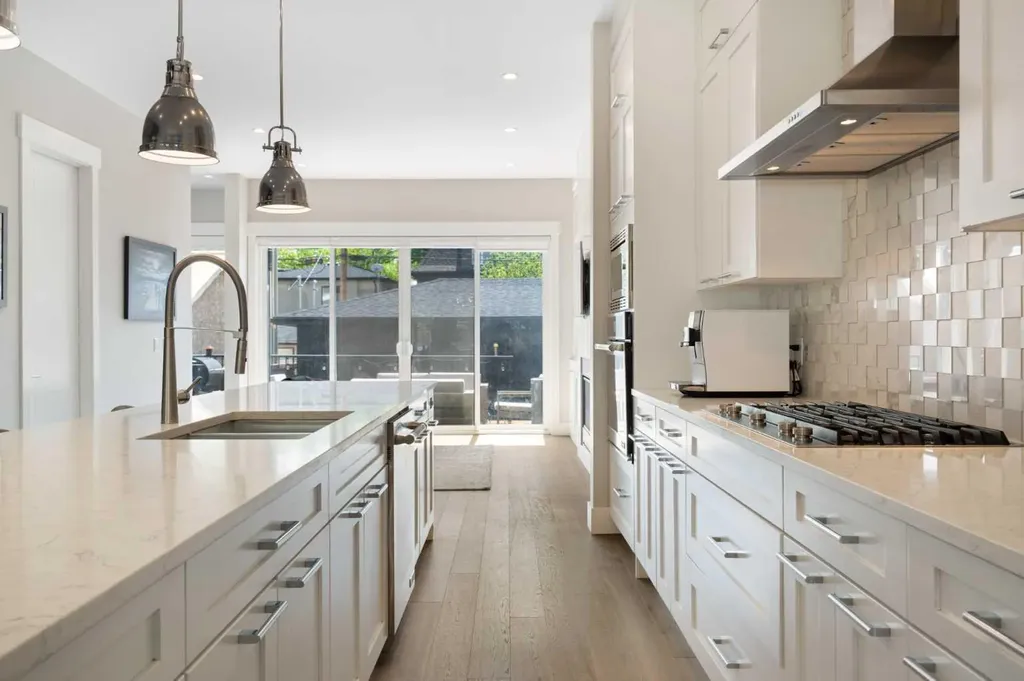 709 23 Avenue NW Calgary AB T2M 1T1