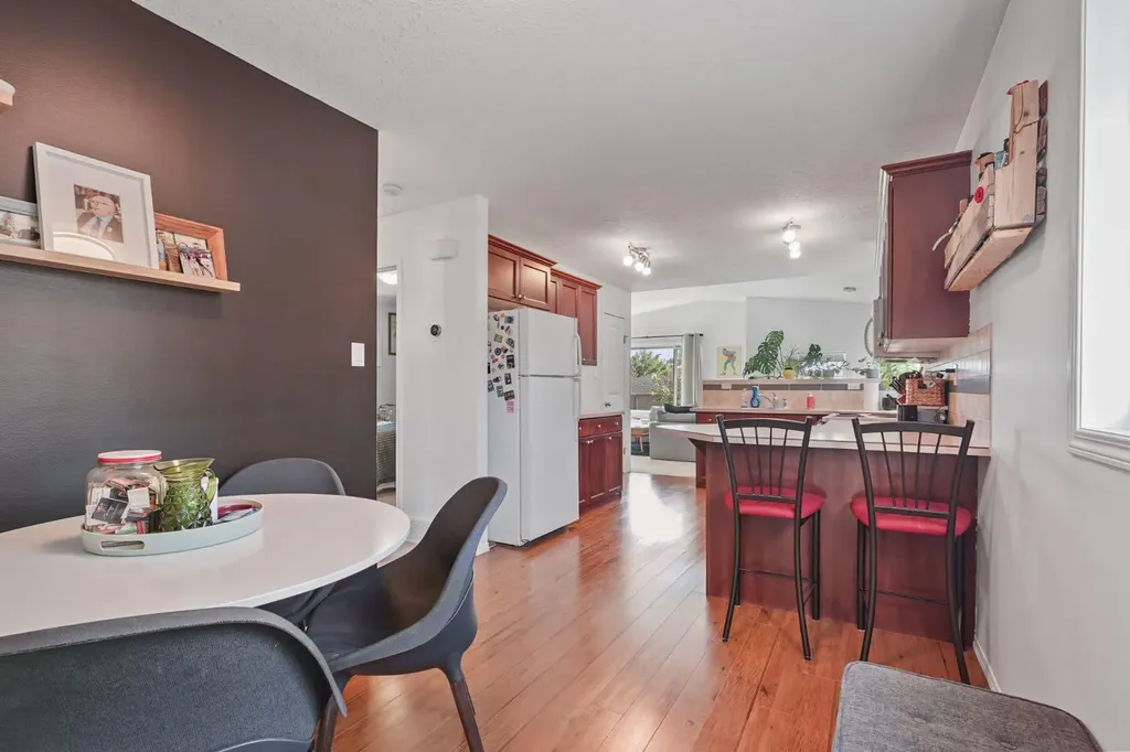 708 Mt Sundance Lane W Lethbridge AB T1J 0T3