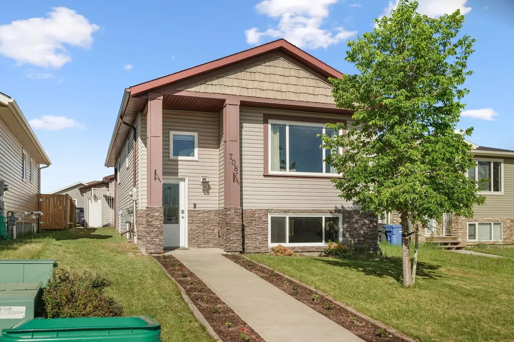 708 Mt Sundance Lane W Lethbridge AB T1J 0T3