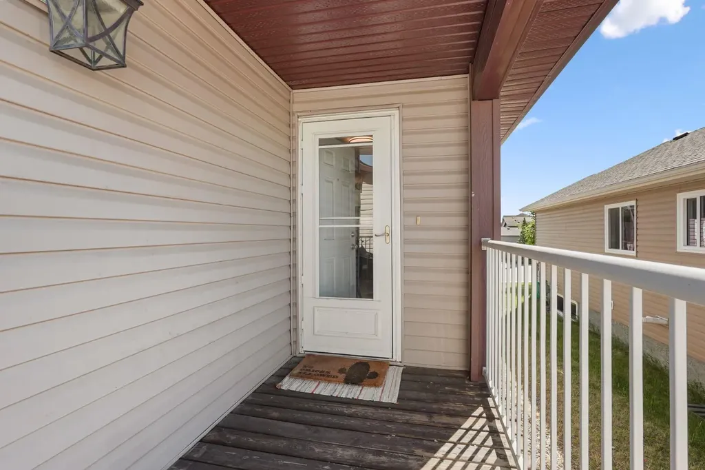 708 Mt Sundance Lane W Lethbridge AB T1J 0T3