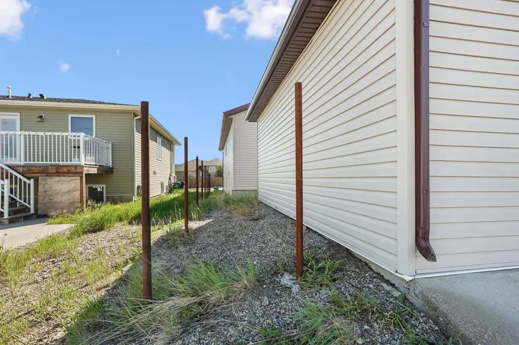 708 Mt Sundance Lane W Lethbridge AB T1J 0T3
