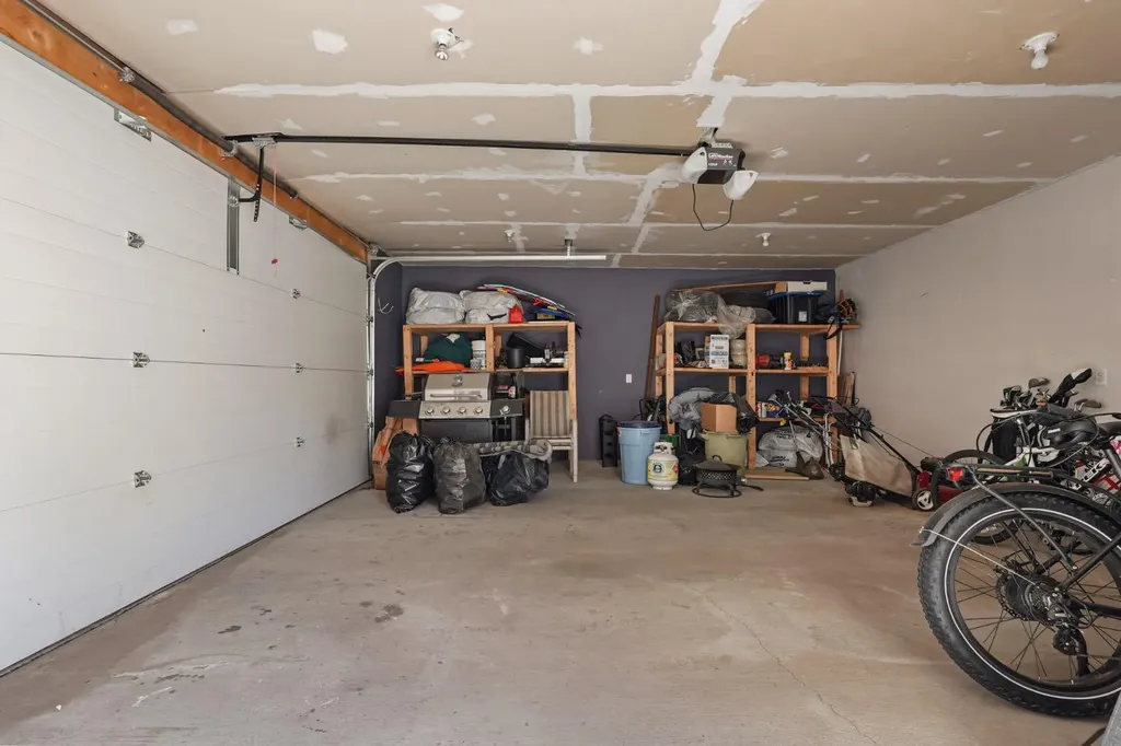 708 Mt Sundance Lane W Lethbridge AB T1J 0T3