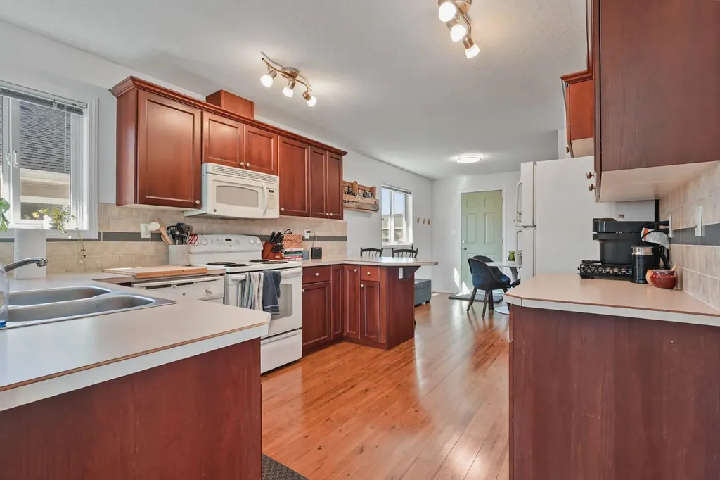 708 Mt Sundance Lane W Lethbridge AB T1J 0T3