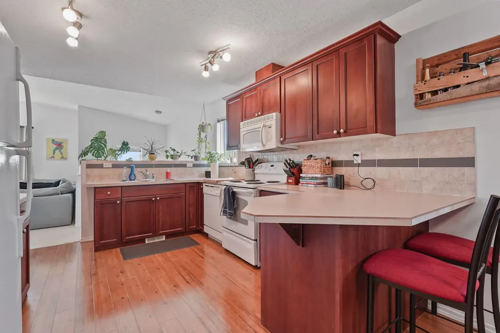 708 Mt Sundance Lane W Lethbridge AB T1J 0T3