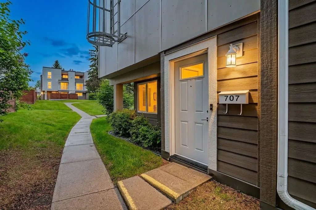 13104 Elbow Drive SW Calgary AB T2W2P2