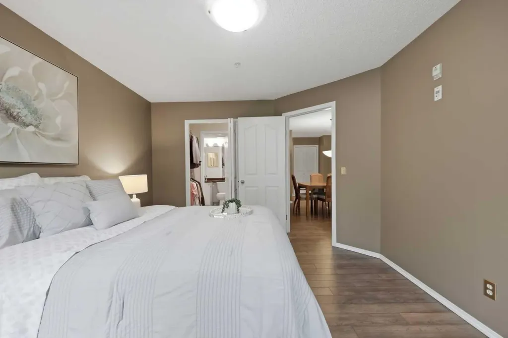 6000 Somervale Court SW Calgary AB T2Y 4J4