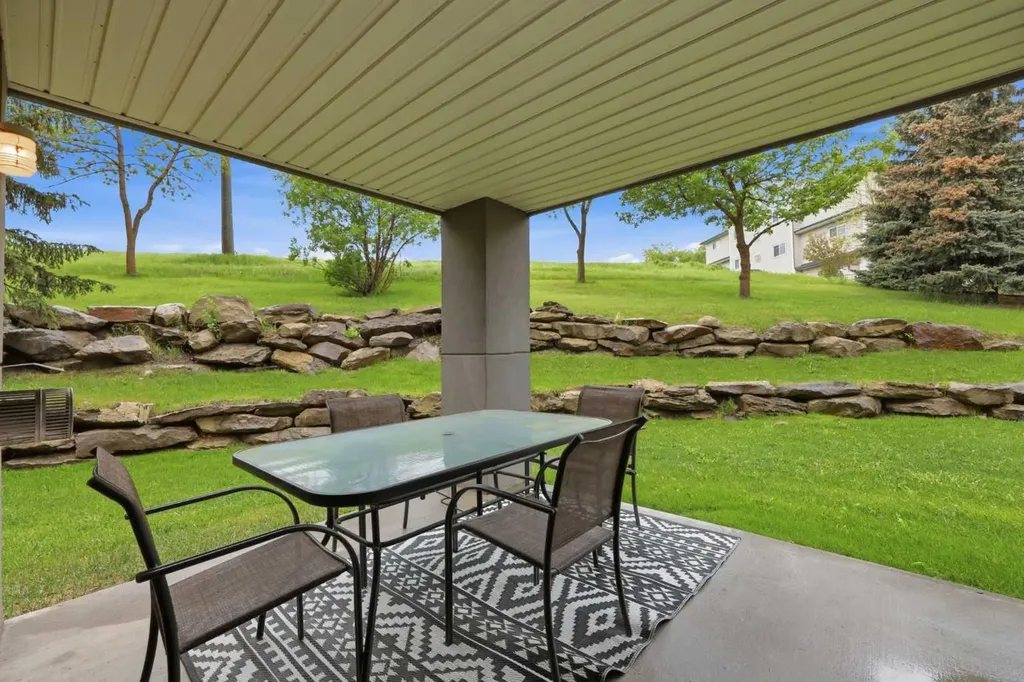 6000 Somervale Court SW Calgary AB T2Y 4J4