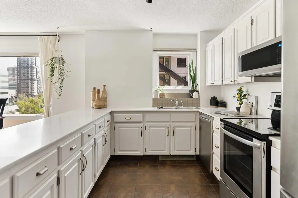 540 14 Avenue SW Calgary AB T2R 0M6