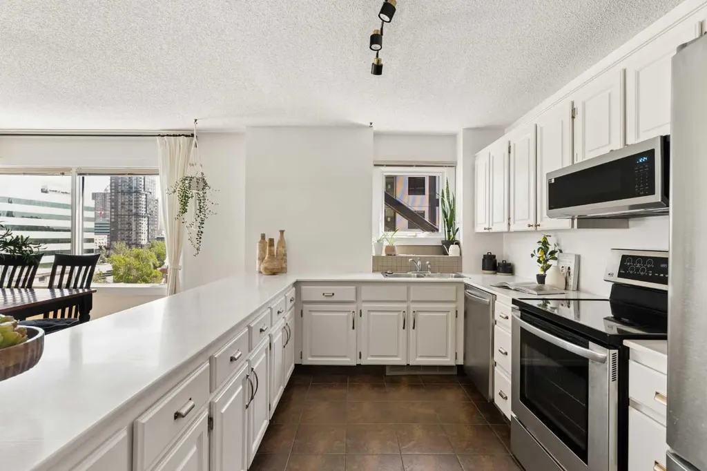 540 14 Avenue SW Calgary AB T2R 0M6