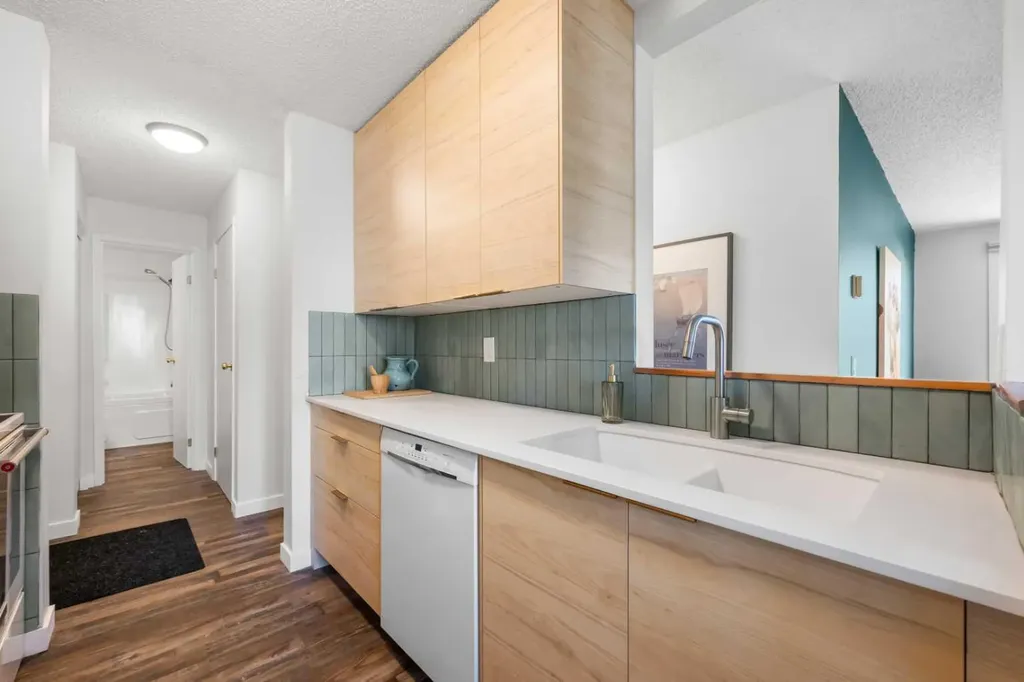 130 25 Avenue SW Calgary AB T2S 0K9