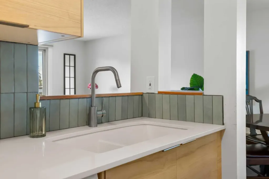 130 25 Avenue SW Calgary AB T2S 0K9