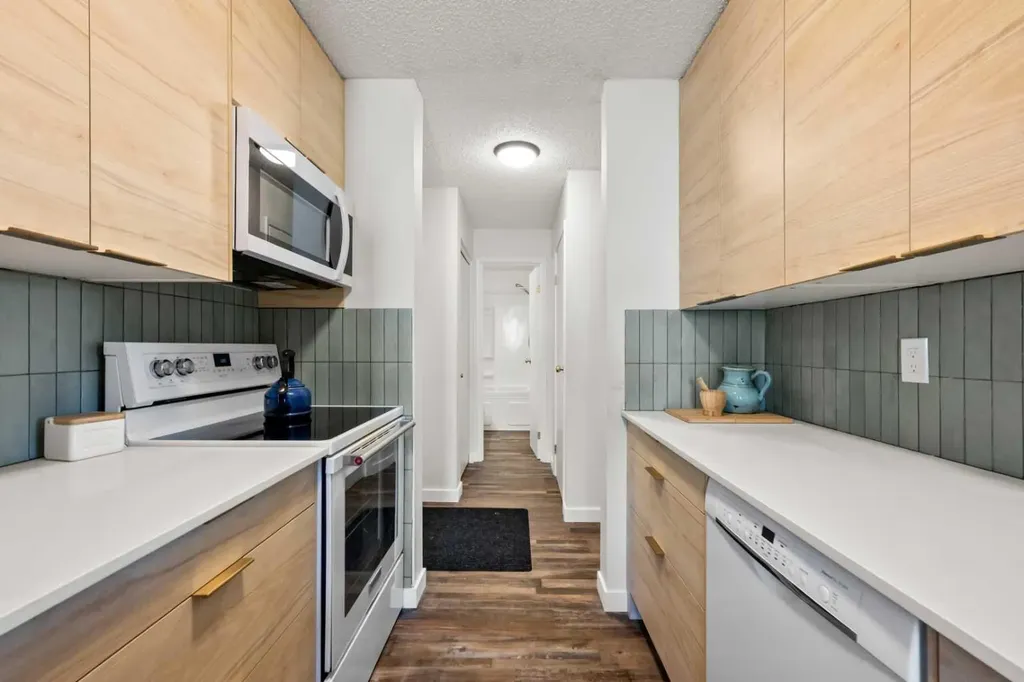130 25 Avenue SW Calgary AB T2S 0K9
