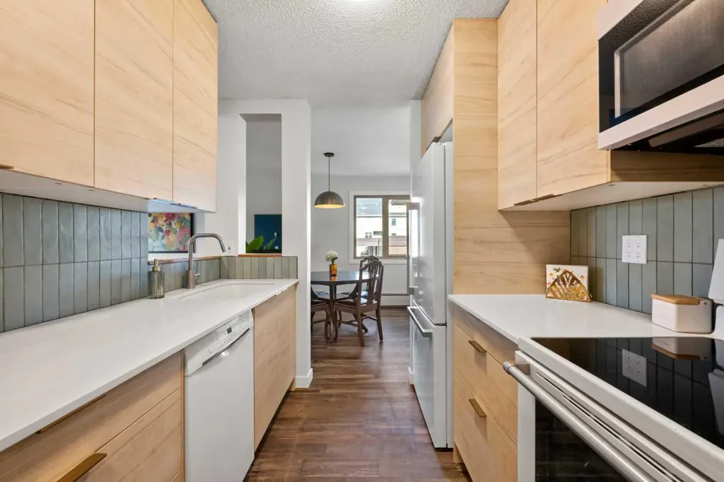 130 25 Avenue SW Calgary AB T2S 0K9