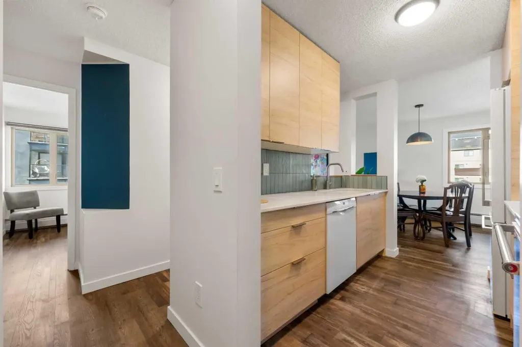 130 25 Avenue SW Calgary AB T2S 0K9