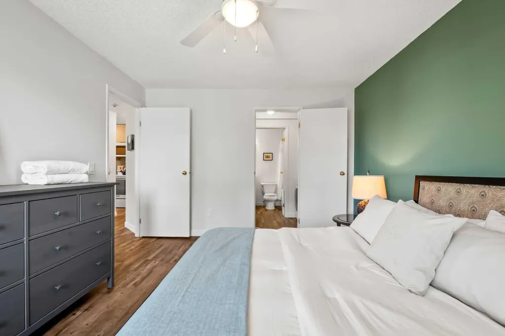 130 25 Avenue SW Calgary AB T2S 0K9