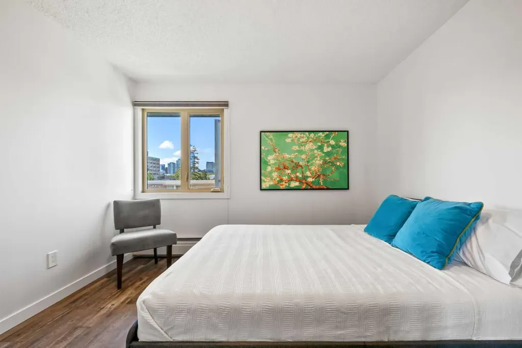 130 25 Avenue SW Calgary AB T2S 0K9
