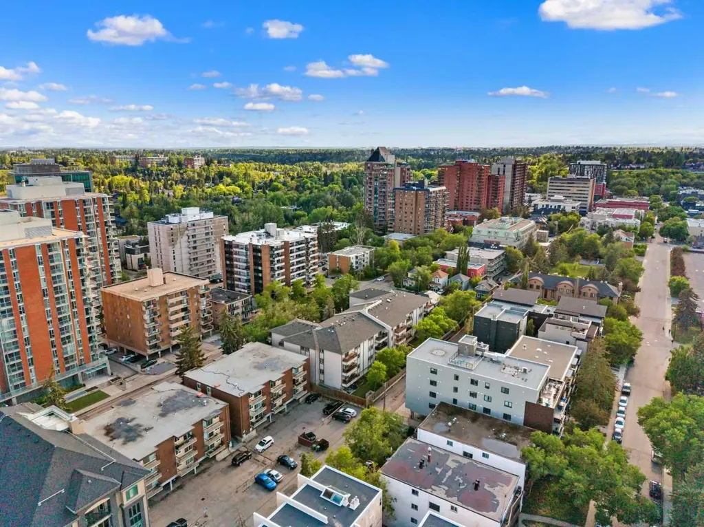 130 25 Avenue SW Calgary AB T2S 0K9