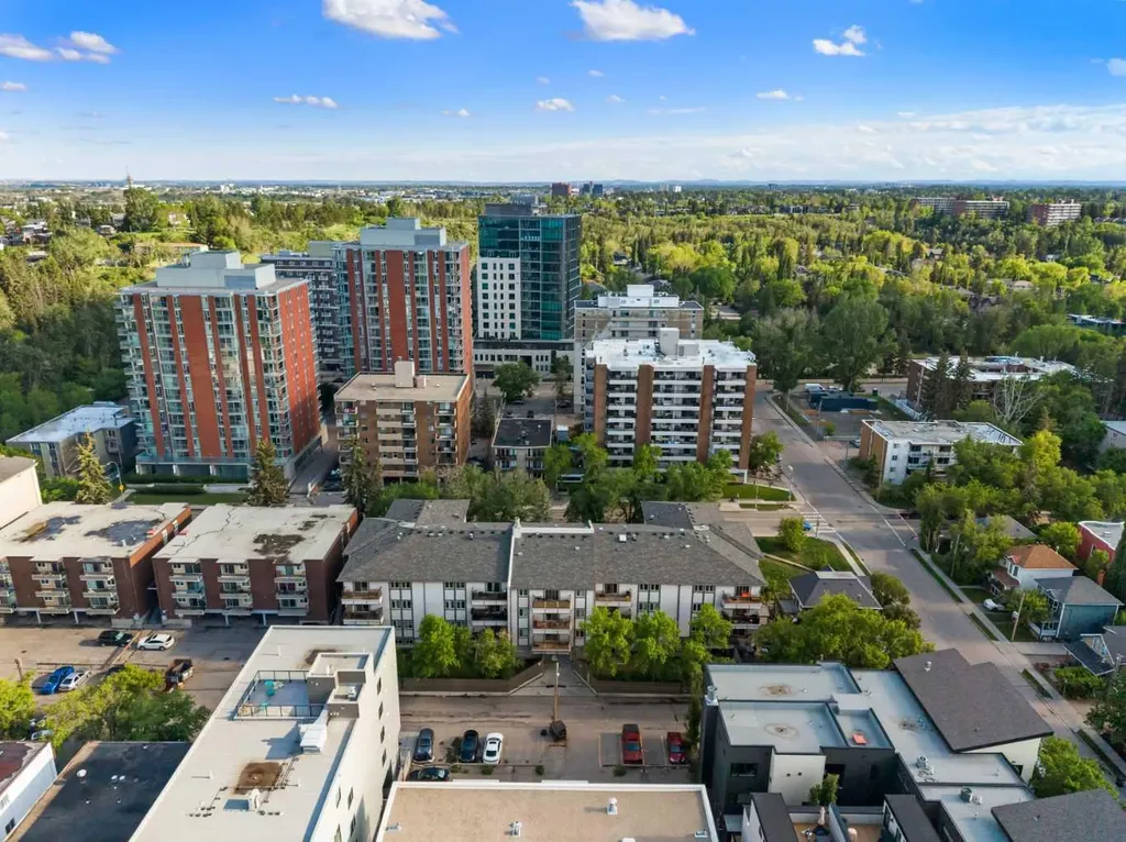 130 25 Avenue SW Calgary AB T2S 0K9