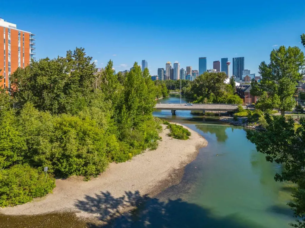 130 25 Avenue SW Calgary AB T2S 0K9