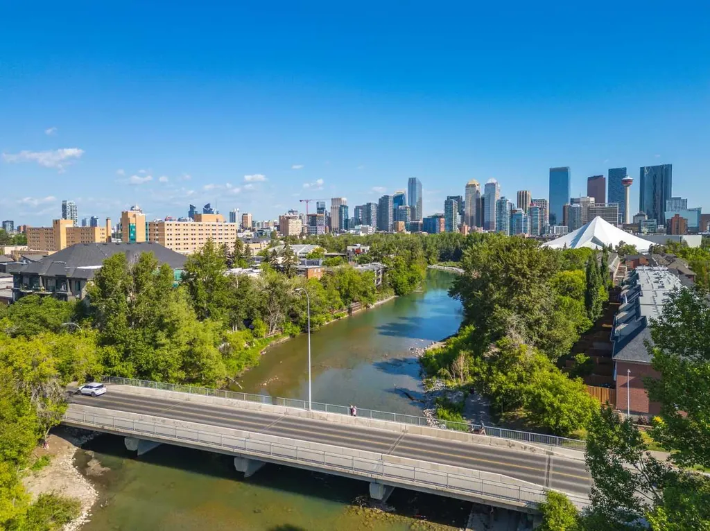 130 25 Avenue SW Calgary AB T2S 0K9