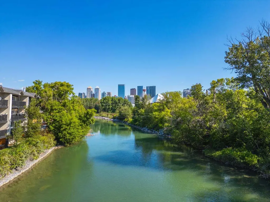 130 25 Avenue SW Calgary AB T2S 0K9