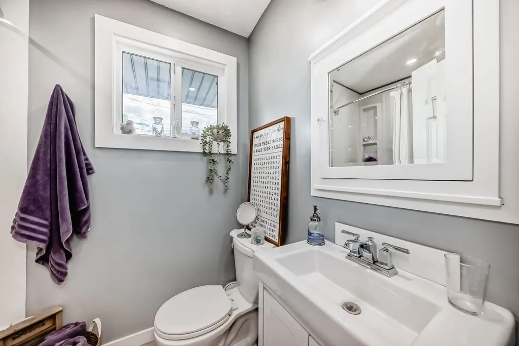 6440 4 Street NW Calgary AB T2K 1B8