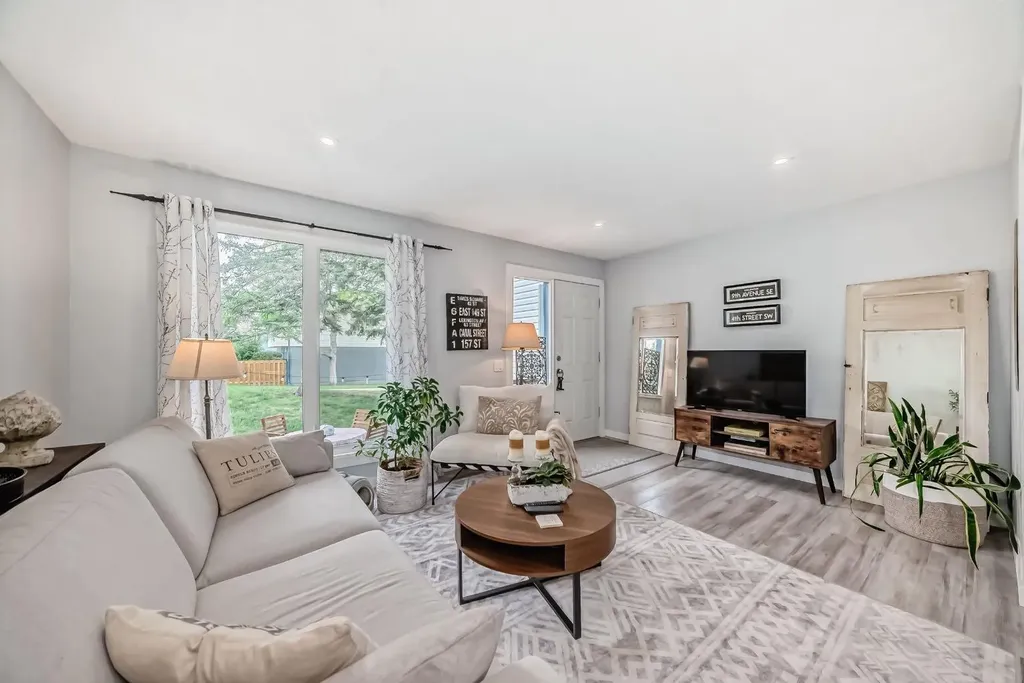 6440 4 Street NW Calgary AB T2K 1B8