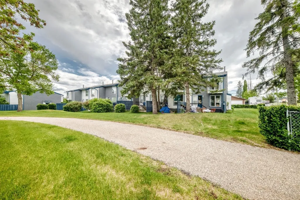 6440 4 Street NW Calgary AB T2K 1B8