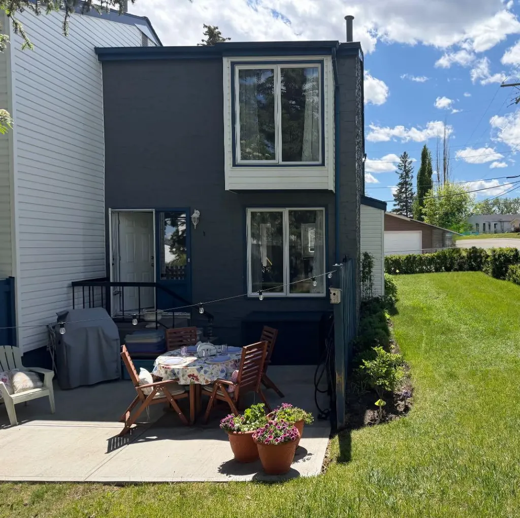 6440 4 Street NW Calgary AB T2K 1B8