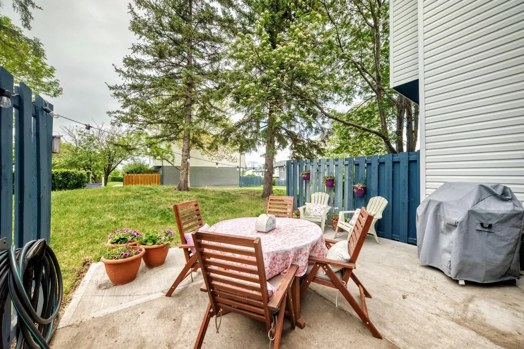 6440 4 Street NW Calgary AB T2K 1B8