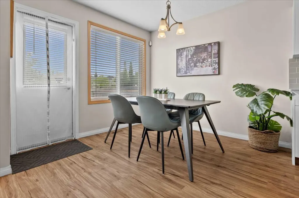 16006 Everstone Road SW Calgary AB T2Y4E6