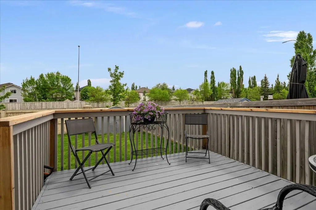 16006 Everstone Road SW Calgary AB T2Y4E6