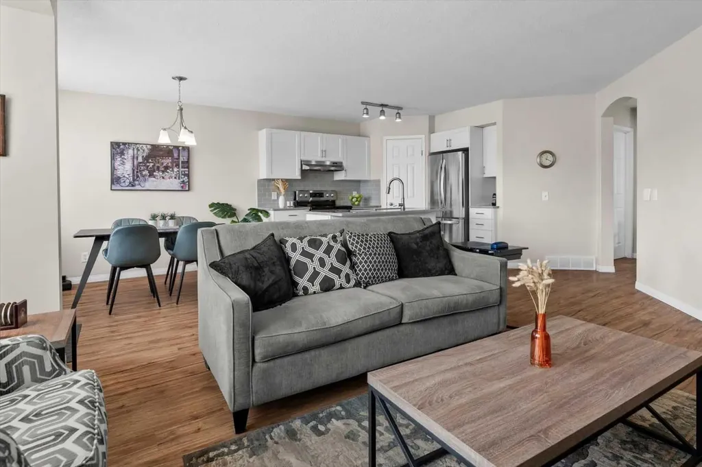 16006 Everstone Road SW Calgary AB T2Y4E6