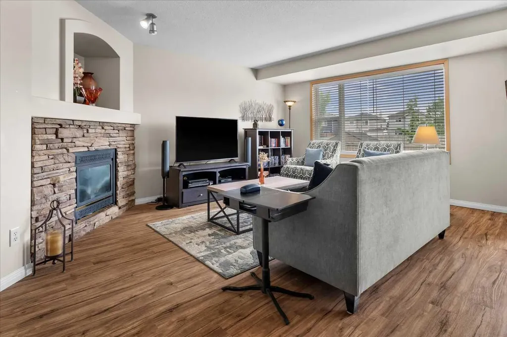 16006 Everstone Road SW Calgary AB T2Y4E6