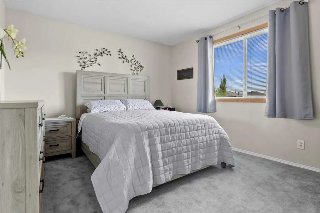 16006 Everstone Road SW Calgary AB T2Y4E6