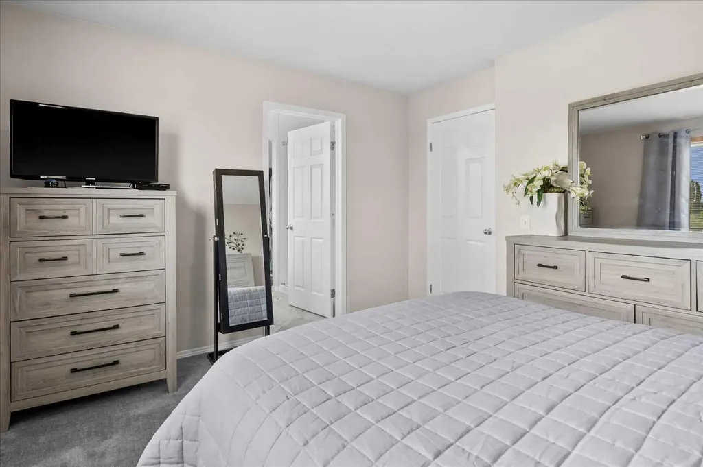 16006 Everstone Road SW Calgary AB T2Y4E6