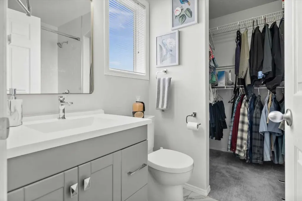 16006 Everstone Road SW Calgary AB T2Y4E6