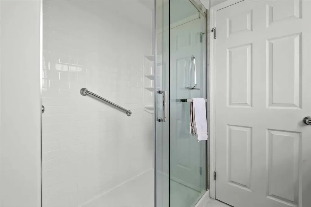 16006 Everstone Road SW Calgary AB T2Y4E6