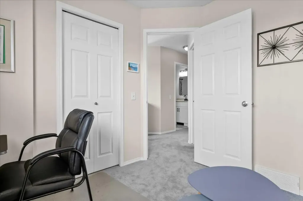 16006 Everstone Road SW Calgary AB T2Y4E6