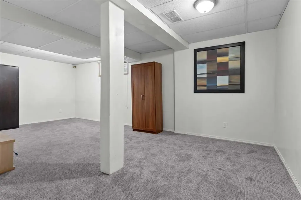 16006 Everstone Road SW Calgary AB T2Y4E6