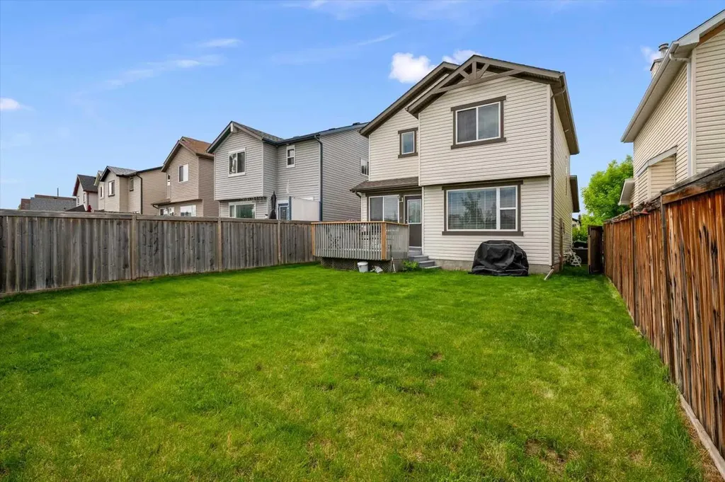 16006 Everstone Road SW Calgary AB T2Y4E6