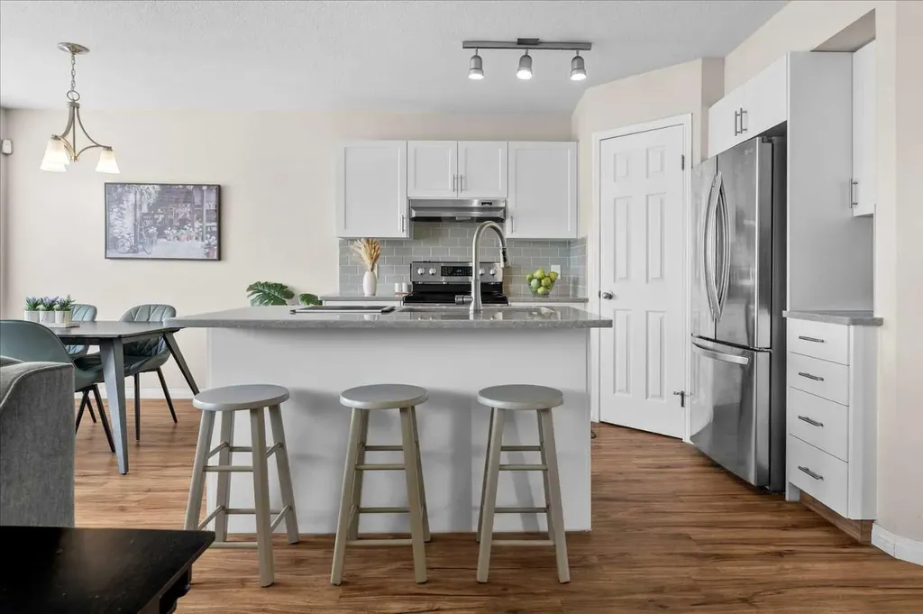 16006 Everstone Road SW Calgary AB T2Y4E6