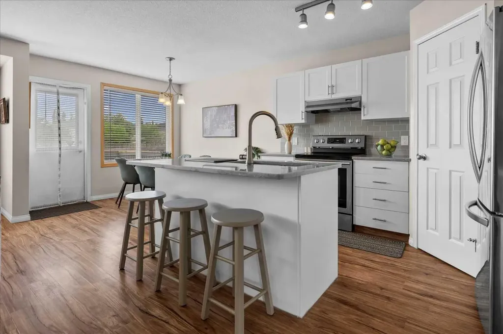 16006 Everstone Road SW Calgary AB T2Y4E6